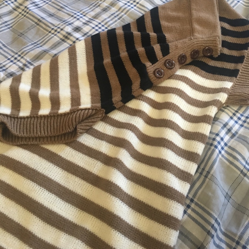 Short sleeves sweater